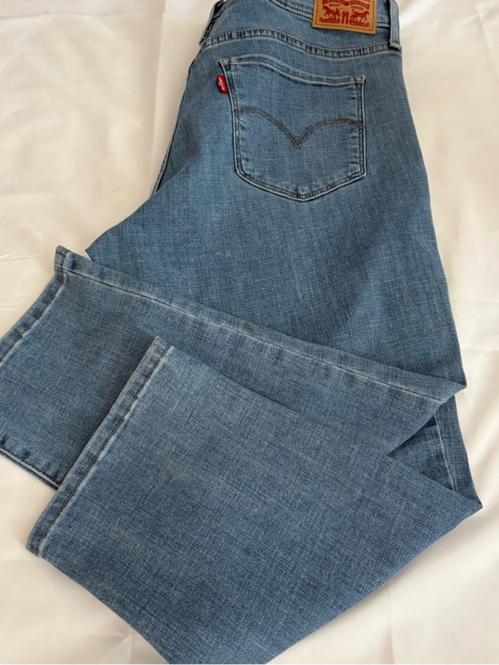 LEVI’S 🇺🇸 311SHAPING SKNY CAPRI Womens W32 MR Jeans Soft Relaxed Feel Light Wash - Picture 7 of 16